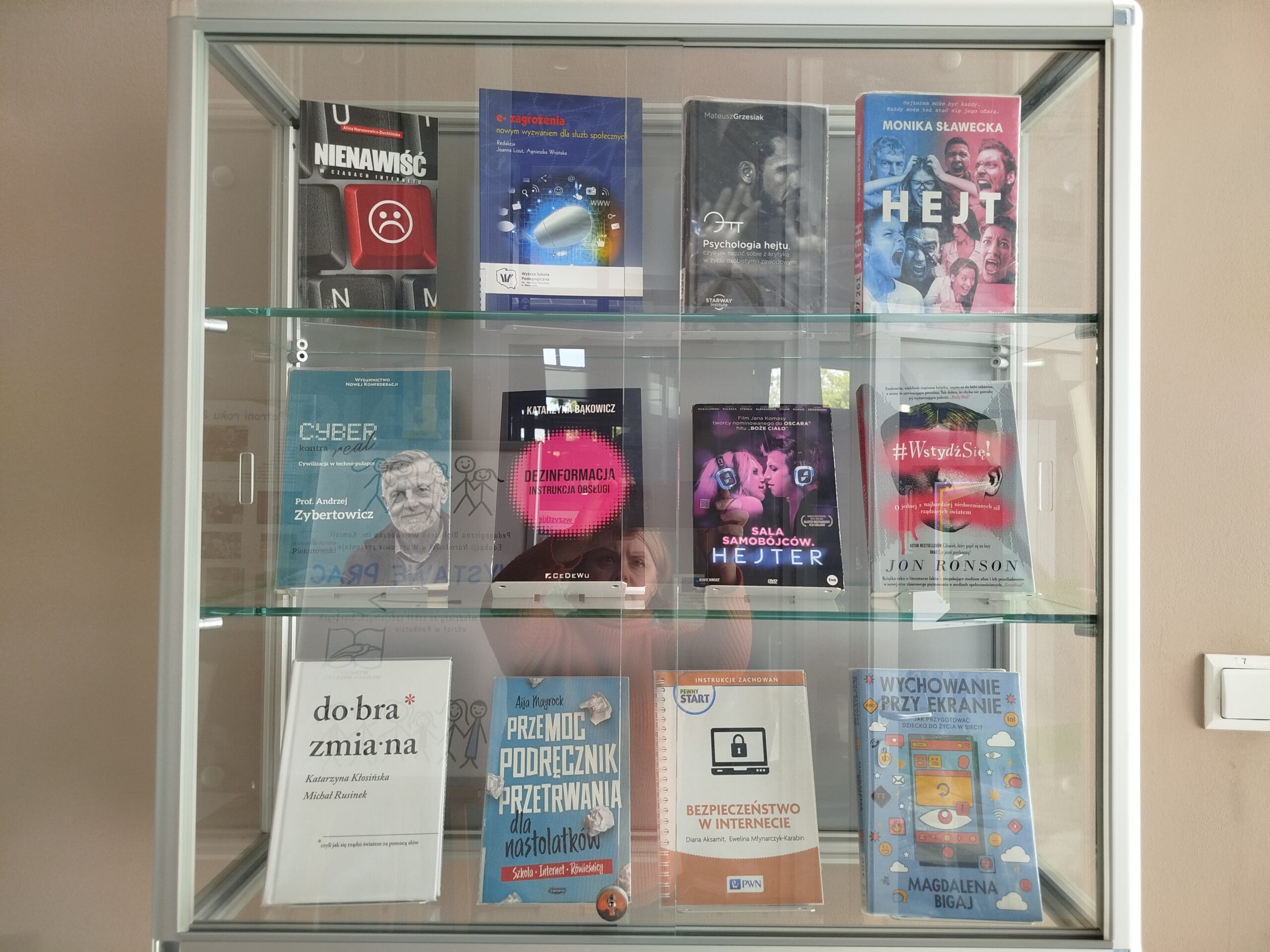 Grafika reklamująca wystawę Stop mowie nienawiści