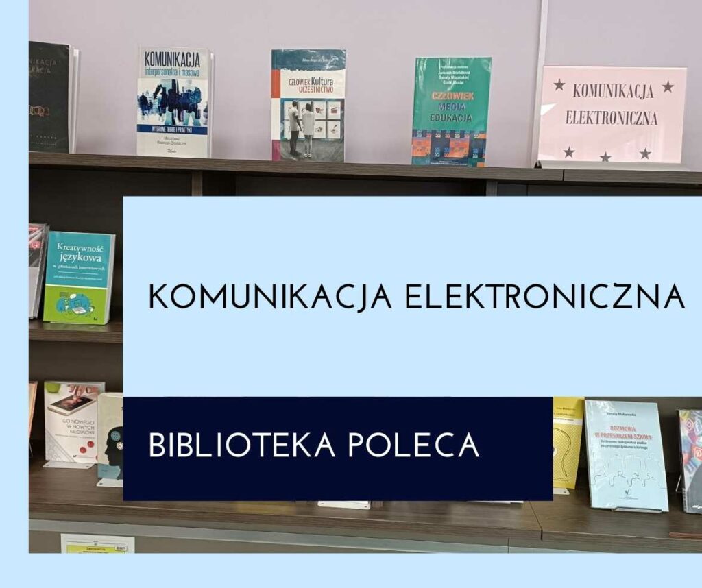 Regał biblioteczny z książkami o komunikacji, mediach i edukacji. Na pierwszym planie grafika z napisem: ‘Komunikacja elektroniczna. Biblioteka poleca