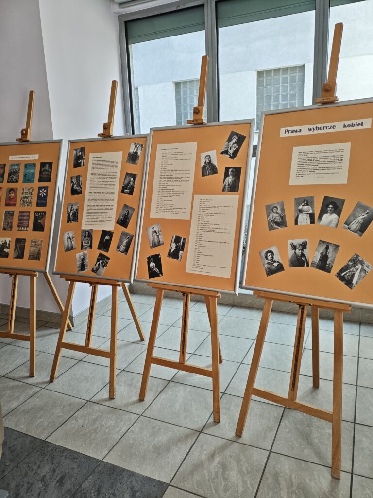 Plakat wystawy „Prawa wyborcze kobiet"